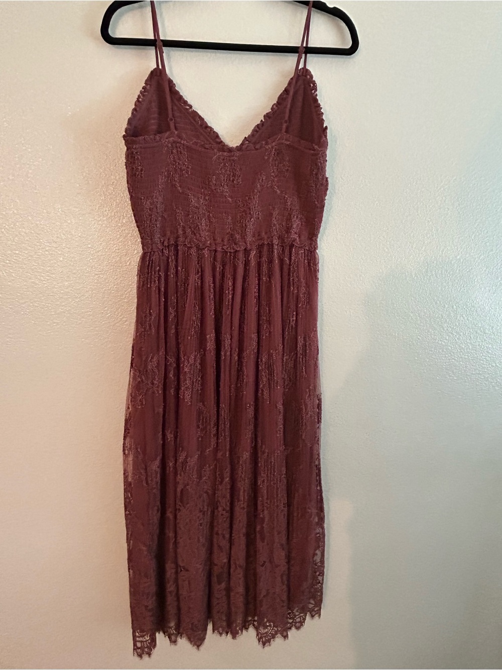 Aritzia Wilfred Lace Midi Dress in Mauve